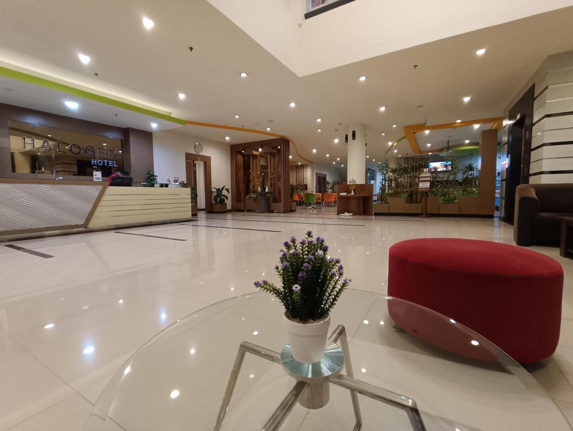 โรงแรมฮาโลเจน ซิโดอาร์โจ ภายนอก รูปภาพ